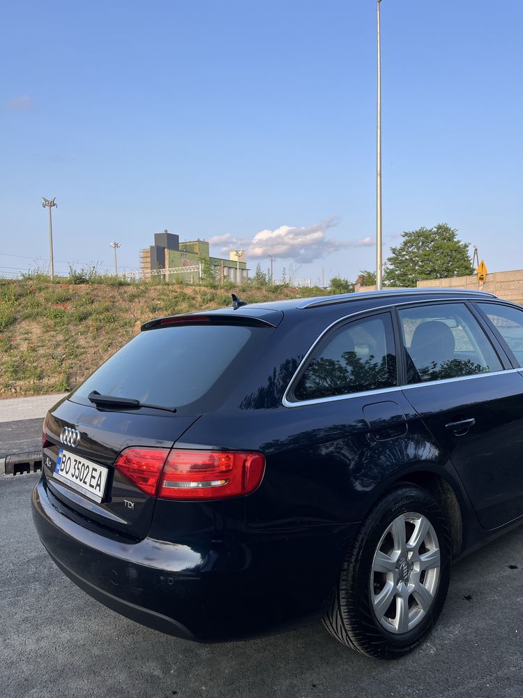 Продам audi a4 b8 !