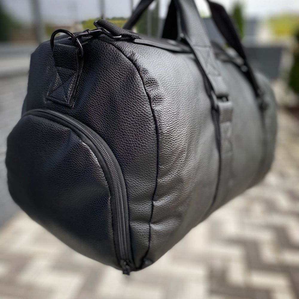 Спортивна дорожна сумка з віддіденням для взуття чорна екошкіра