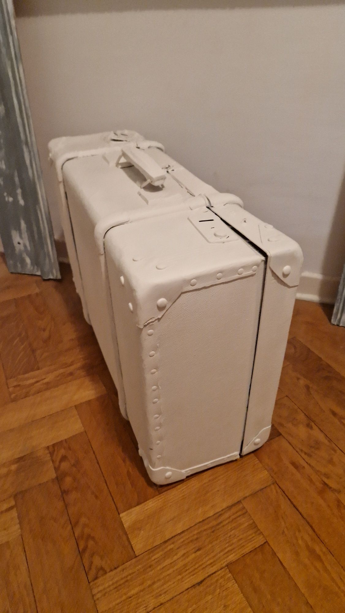Vinted walizka biała ozdobna retro