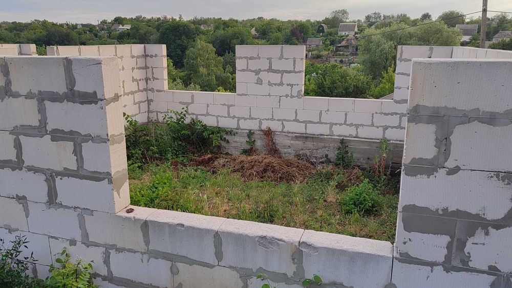 Недобудова - дім 92 м.кв на ділянці 4,5 соток