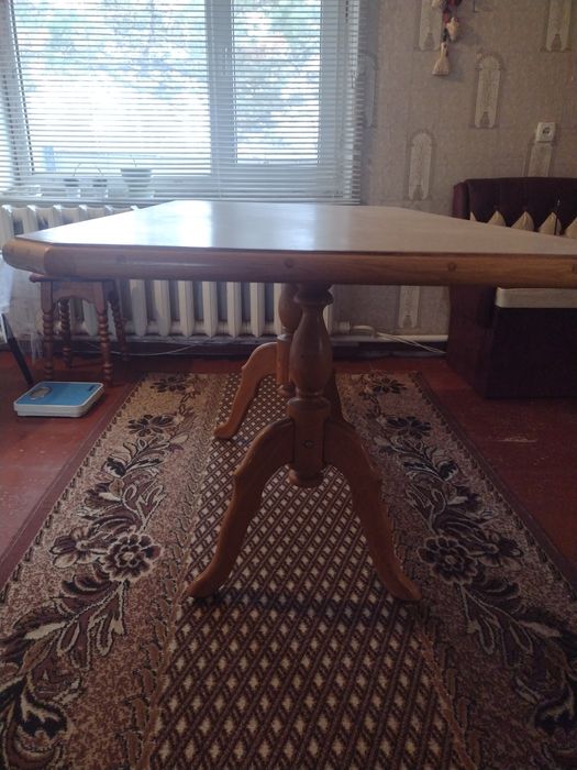 Продам стіл для кухні,вітальні