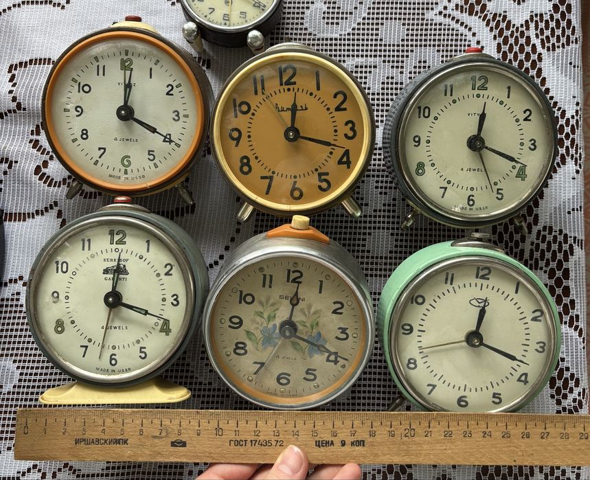 Годинники-будильники настільні радянські/Витязь/Serkisof/Sevani