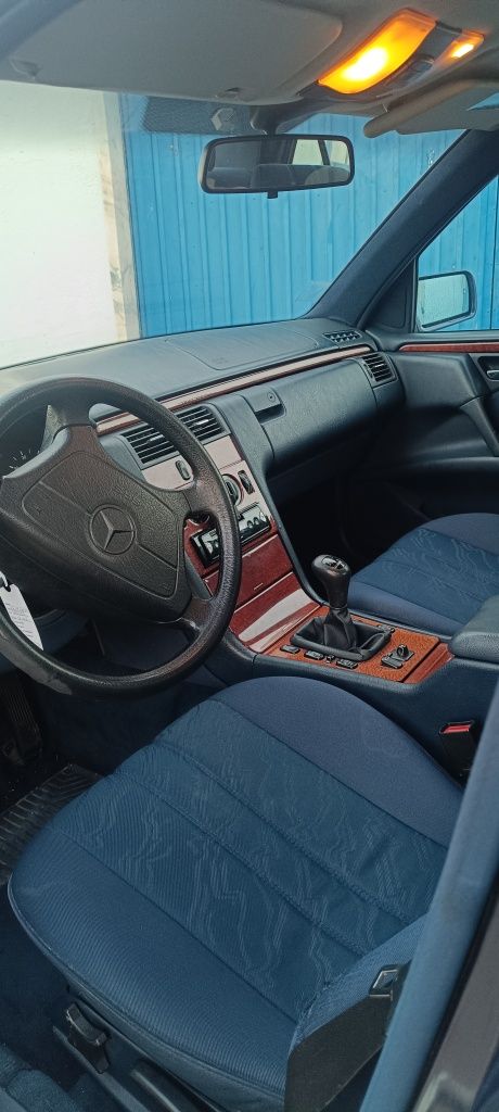 Mercedes Benz e220d