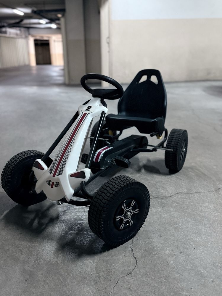Kart de criança a pedais