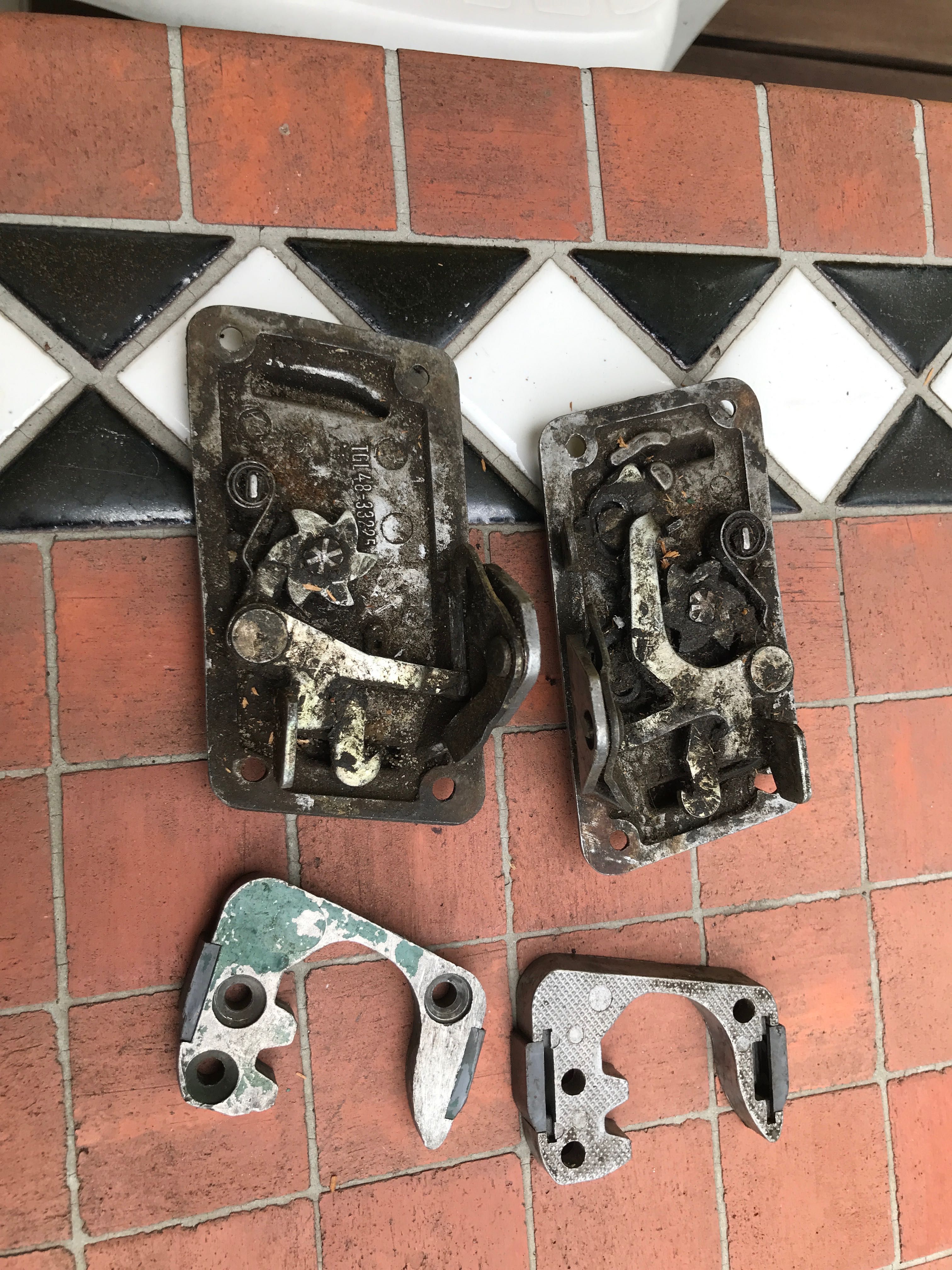 Rygle/zamek do Trabanta 601 kombi