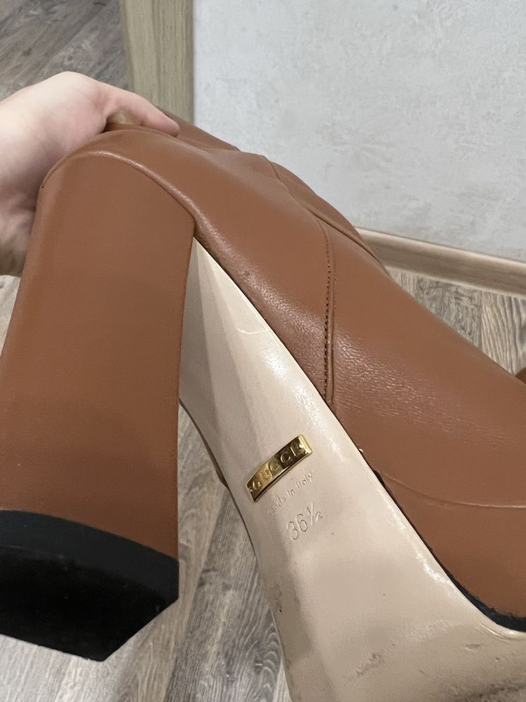Продам Сапоги демисезонные Gucci 36р