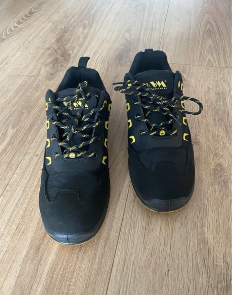 Buty бути взуття обувь obuwie nowe 41 rozmiar męskie ma metal w nosku