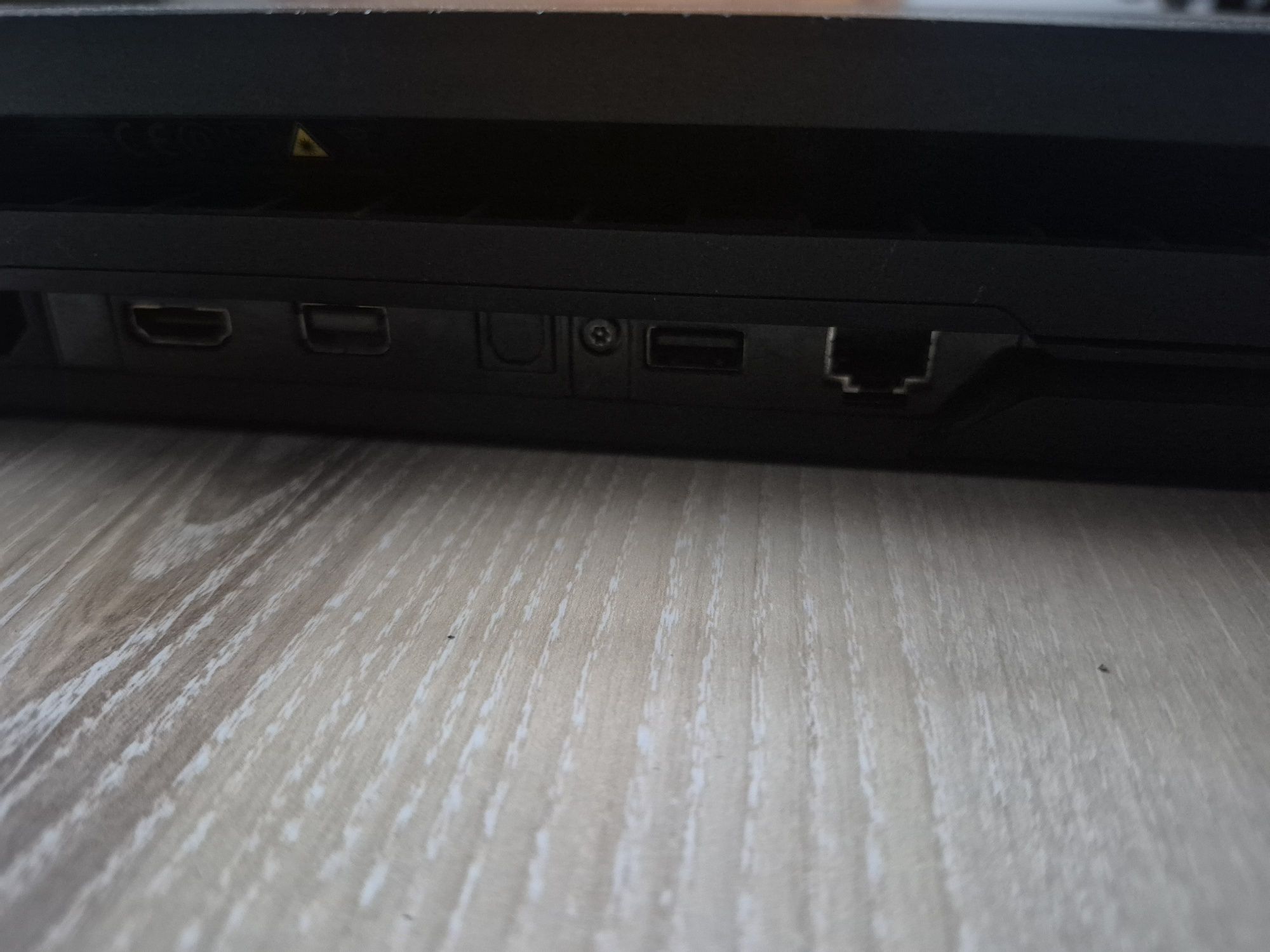Konsola ps4 pro.