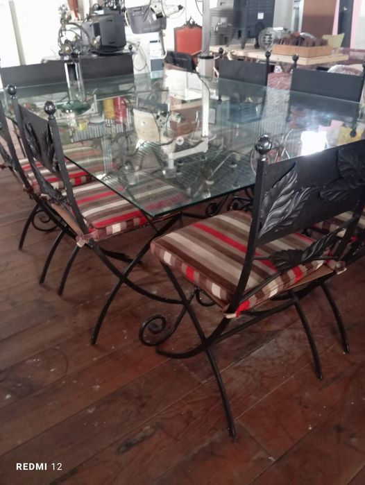 Mesa com tampo de vidro