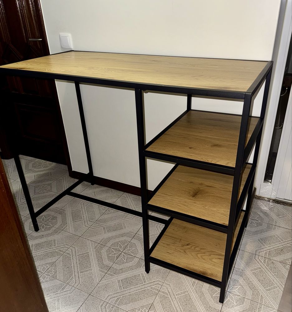 Mesa e Duas Cadeiras