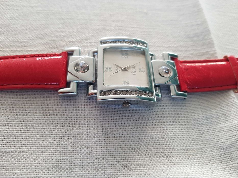 Zegarek damski nareczny YISHI Quartz z czerwonym paskiem nowa bateria