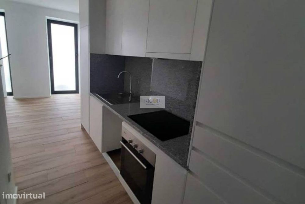 Apartamento T1+1 totalmente reconstruído  na zona de Francos