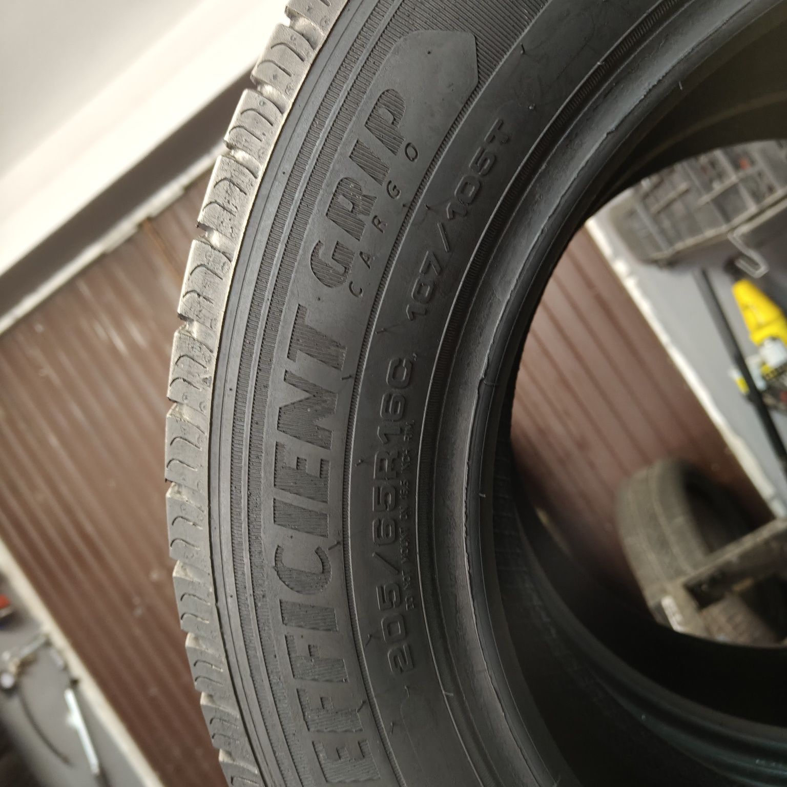 205/65/16 C Sprzedam parę opon letnich Goodyear