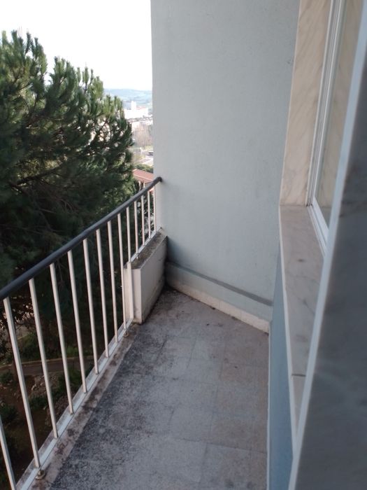 Quarto para TRABALHADORA perto da estação de Queluz