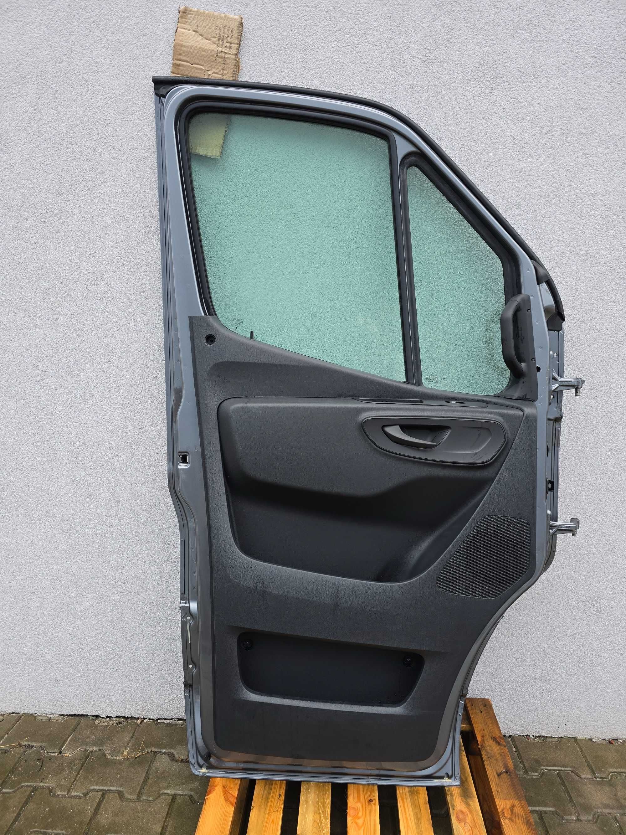 Drzwi Lewe Przednie Mercedes W907 W910 A2546-06
