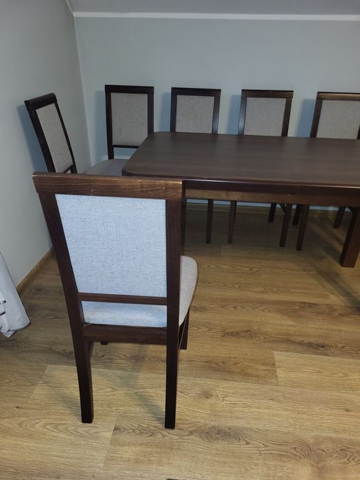 Stół z  krzesłami