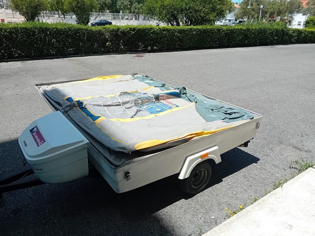 Atrelado tenda com 2 quartos e sala