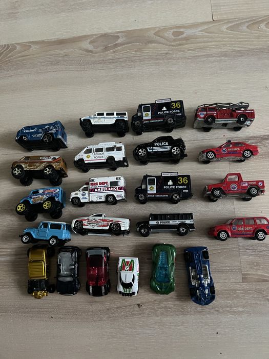 Машінки Hot Wheels Хот Вілс Машина поліцейска вантажна хот вілс