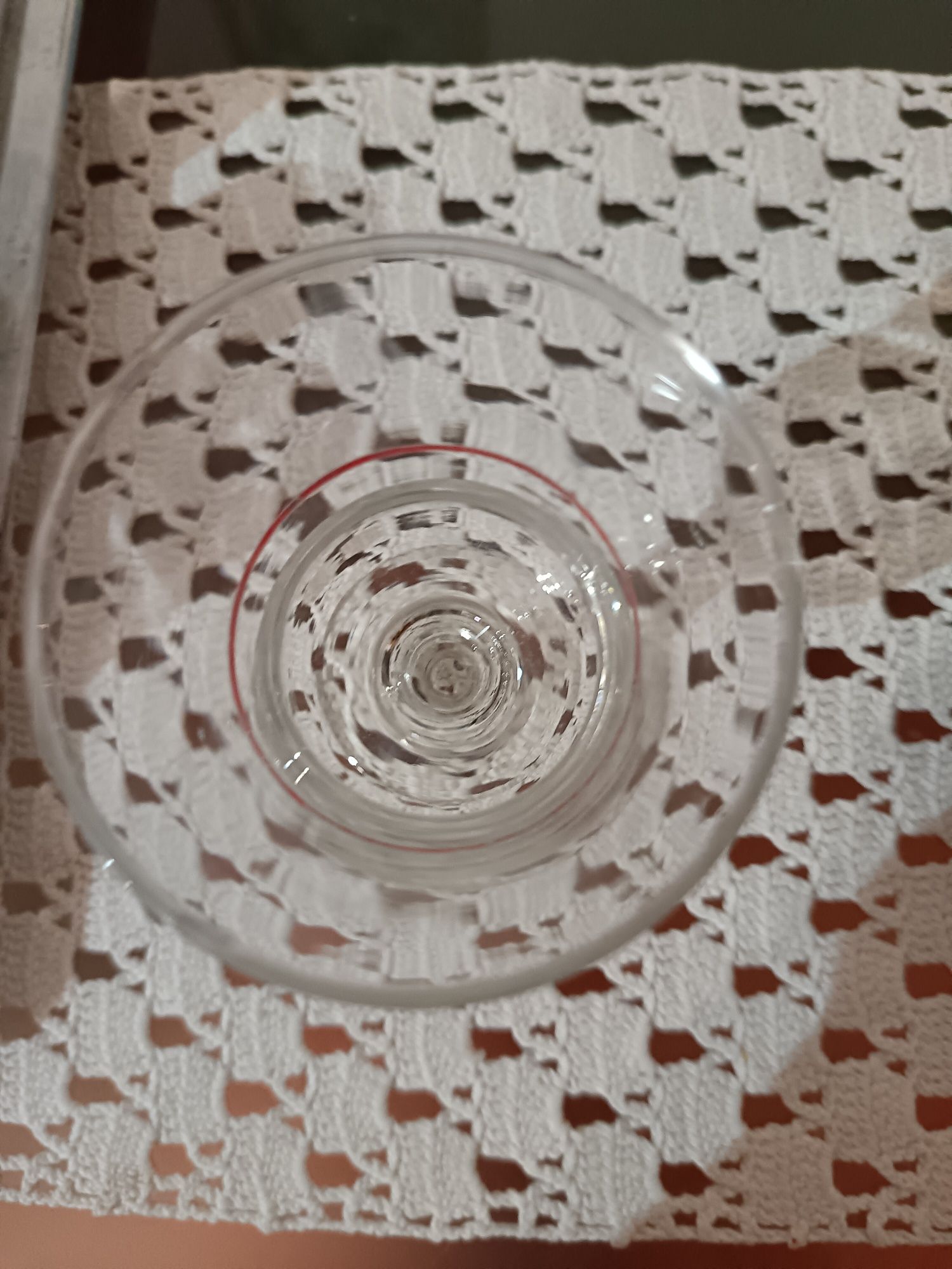 Copo com marca de medição antigo