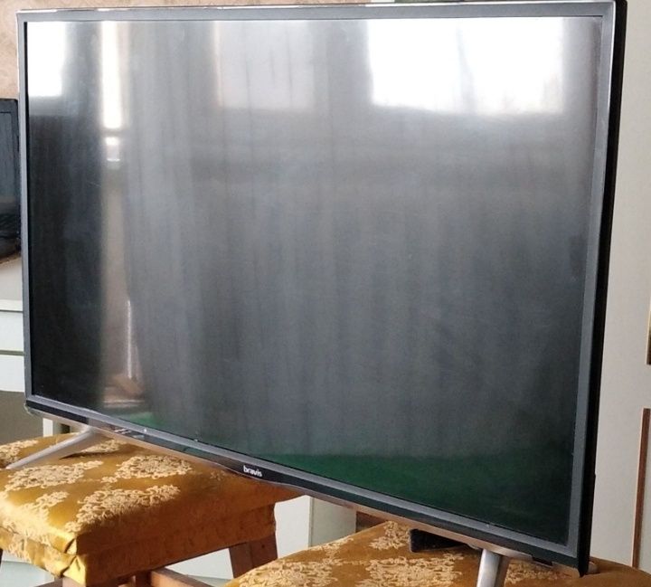 Продам телевізор Bravis LED-32E3000