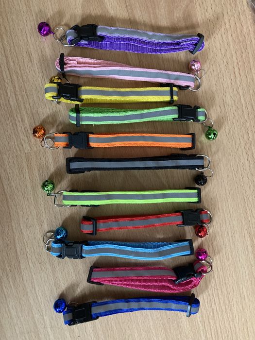 Obroża materialowa odblaskowa regulowana z dzwoneczkiem.