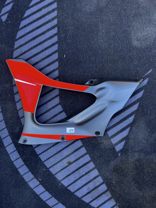 Bok prawy pług Yamaha r7