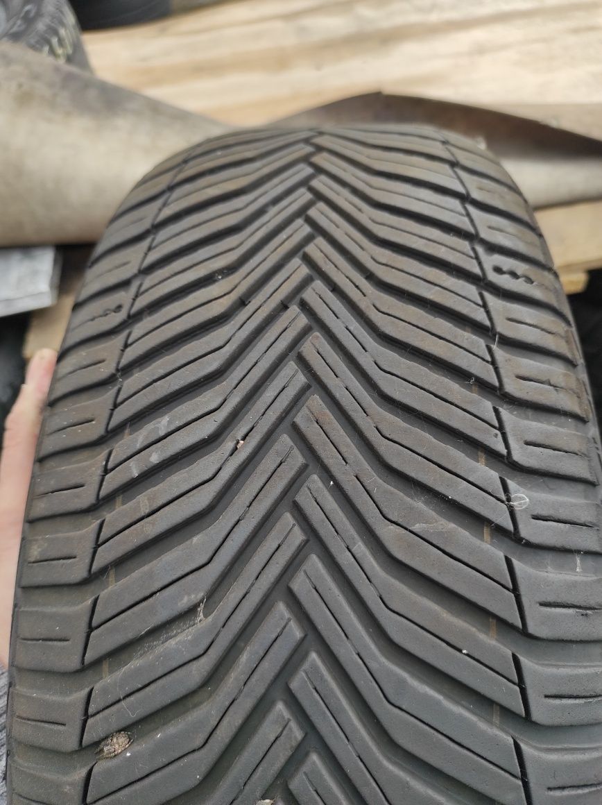 Покрышки 215/55R16.