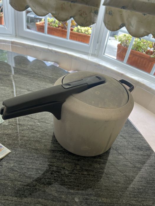 Panela de Pressão FUTURA