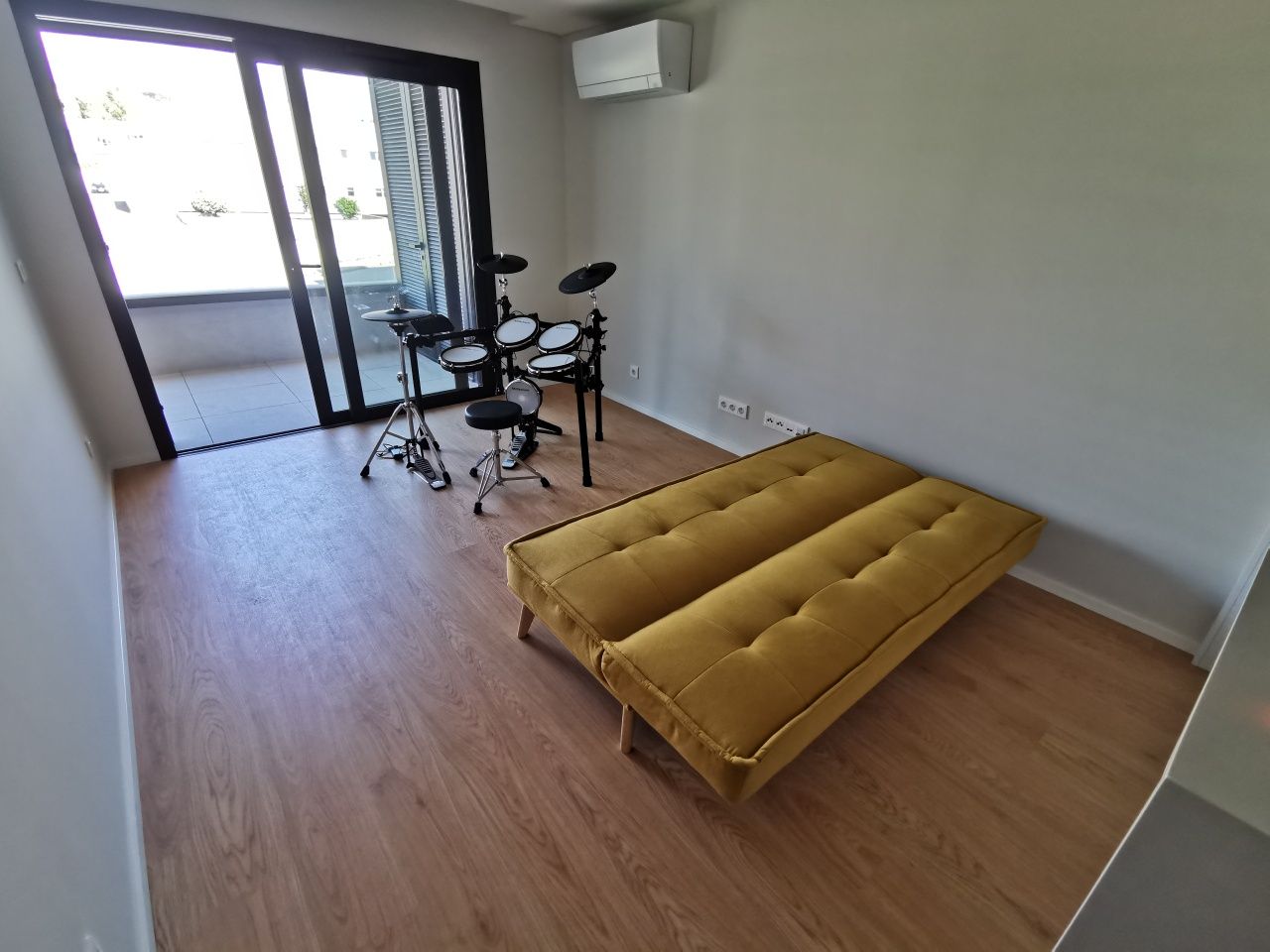 Sofá cama amarelo