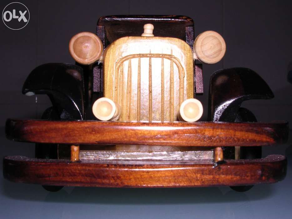 Carro de colecção em madeira para colecionadores