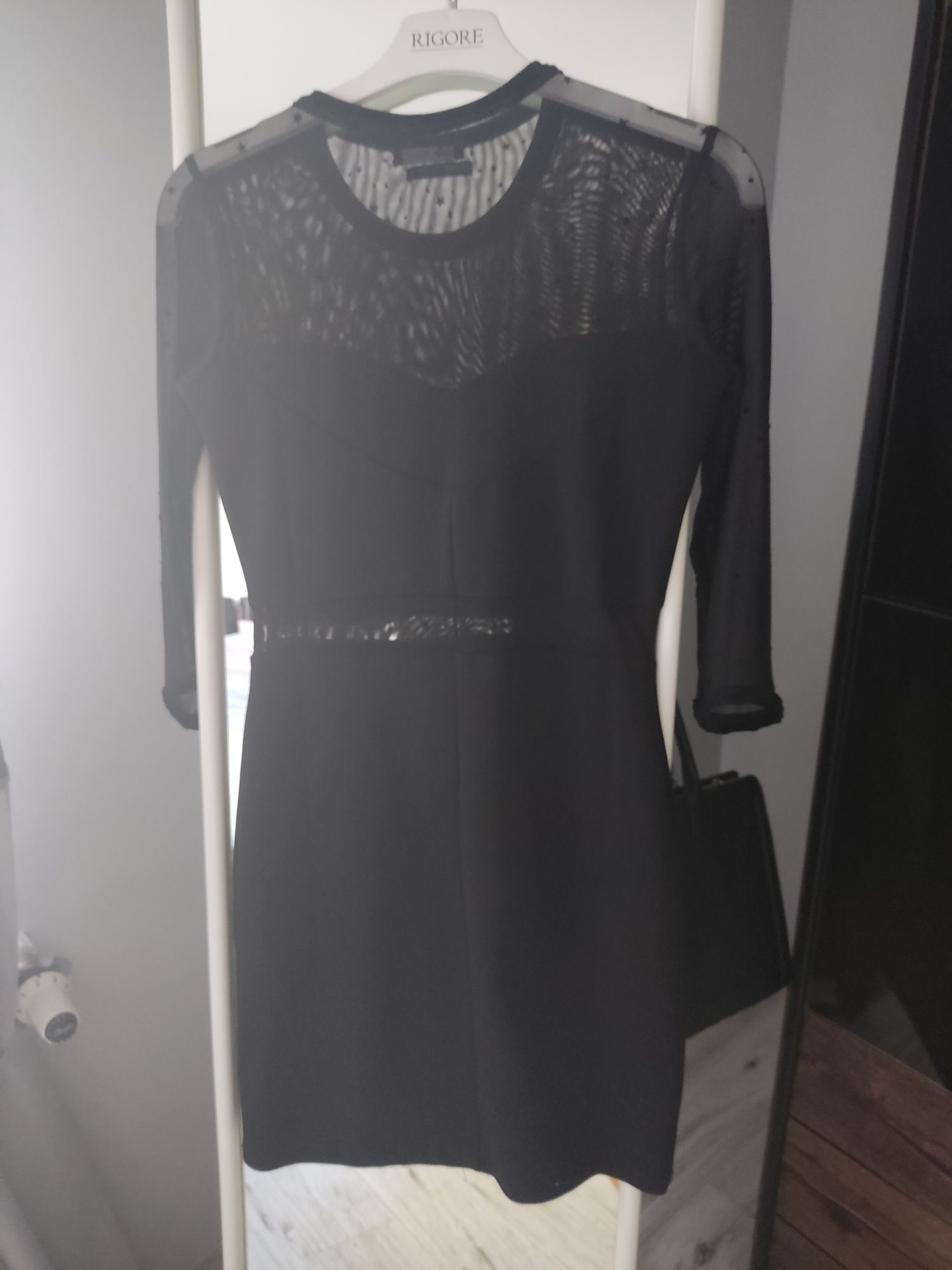Czarna sukienka firmy Cropp rozmiar S