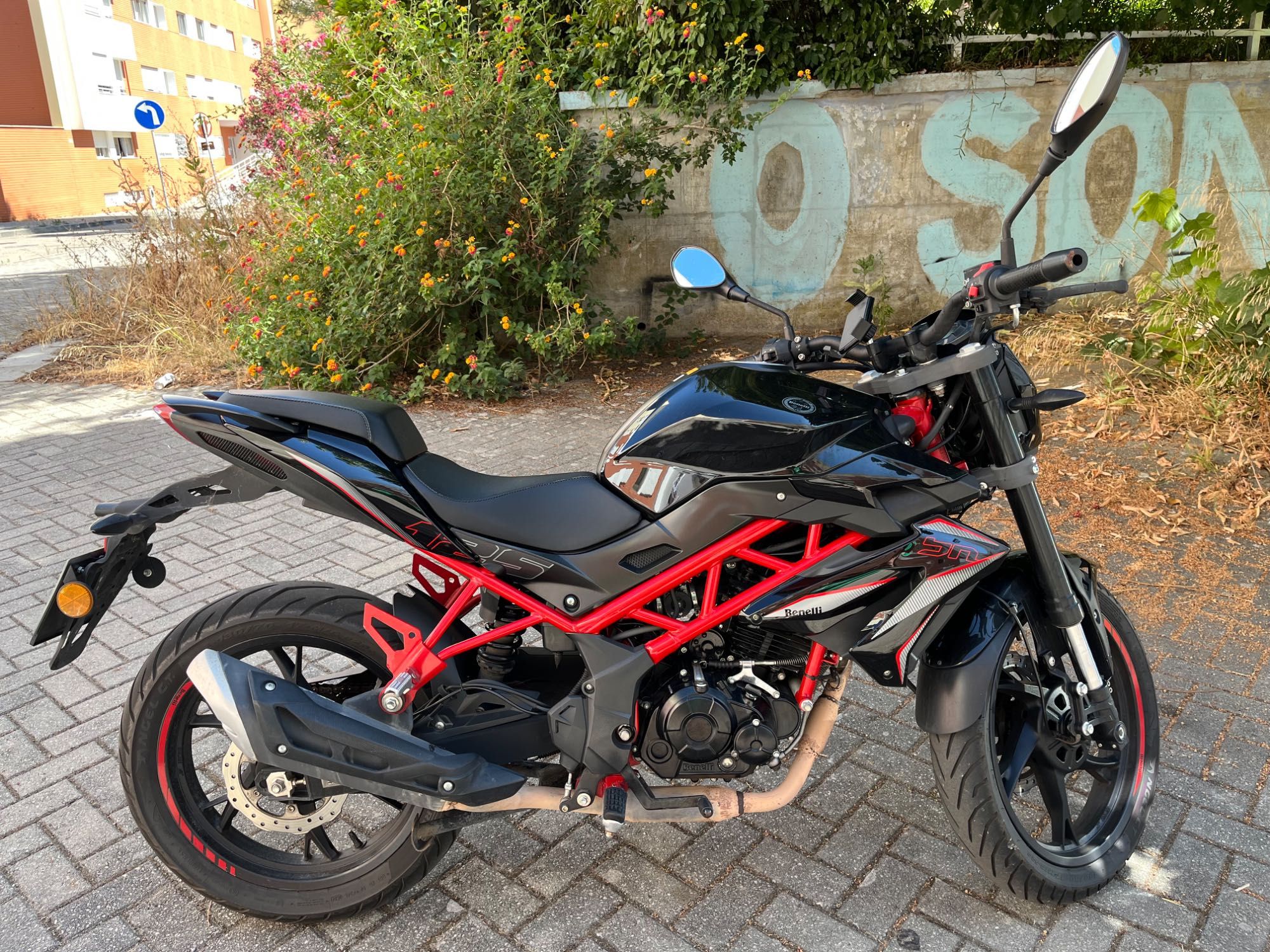 Benelli BN 125, 2023 em otimo estado + suporte pra telemovel