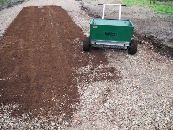 wynajem posypywarka piaskarka zbieracz liści wykorków aerator rurkowy