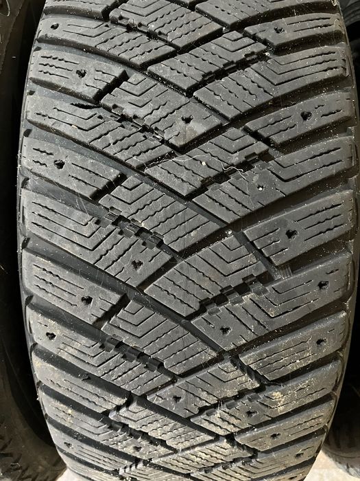 Шини Goodyear UltraGrip Ice Arctic 235/55 R18 104T