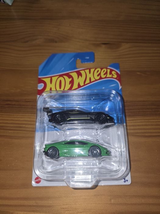 Hotwheels pack de 2 carros