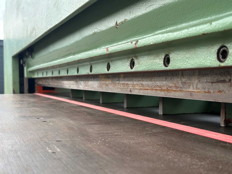 Gilotyna hydrauliczna MONGUZZI tro 2050 (1272)