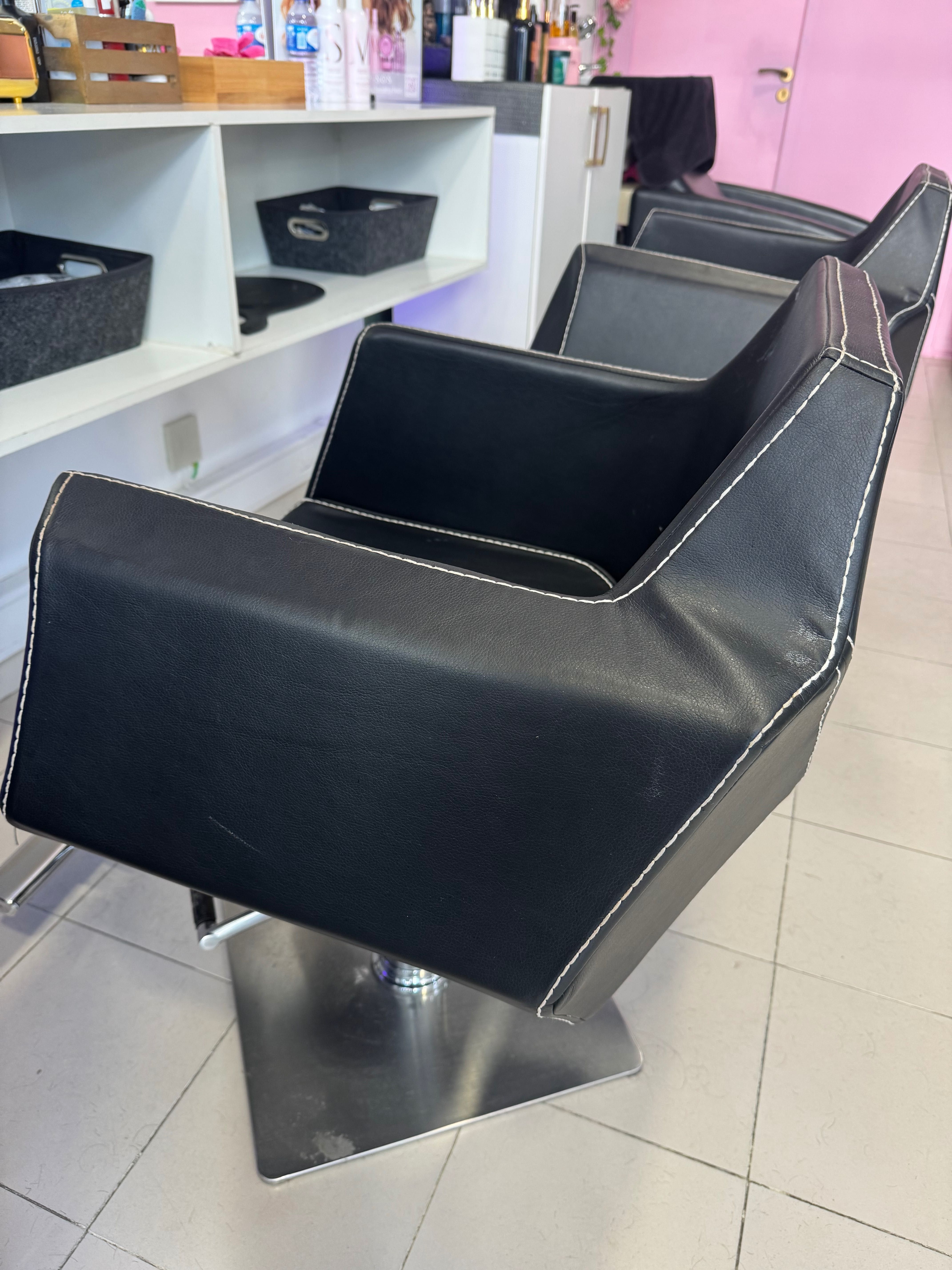 Vendo conjunto de cadeiras e rampa de lavagem