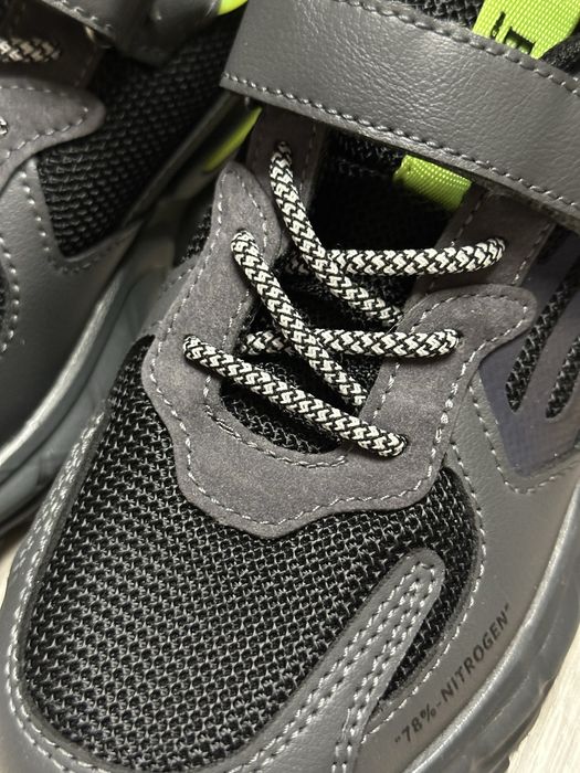 Дитячі  кросівки