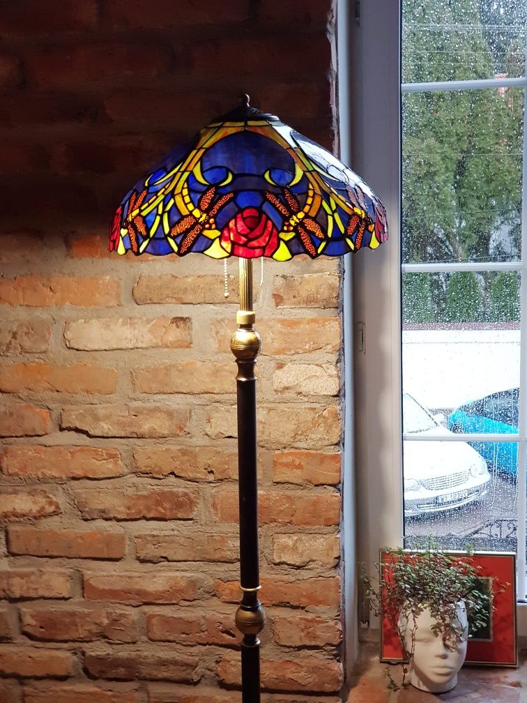 Lampa witrażowa w stylu tiffany