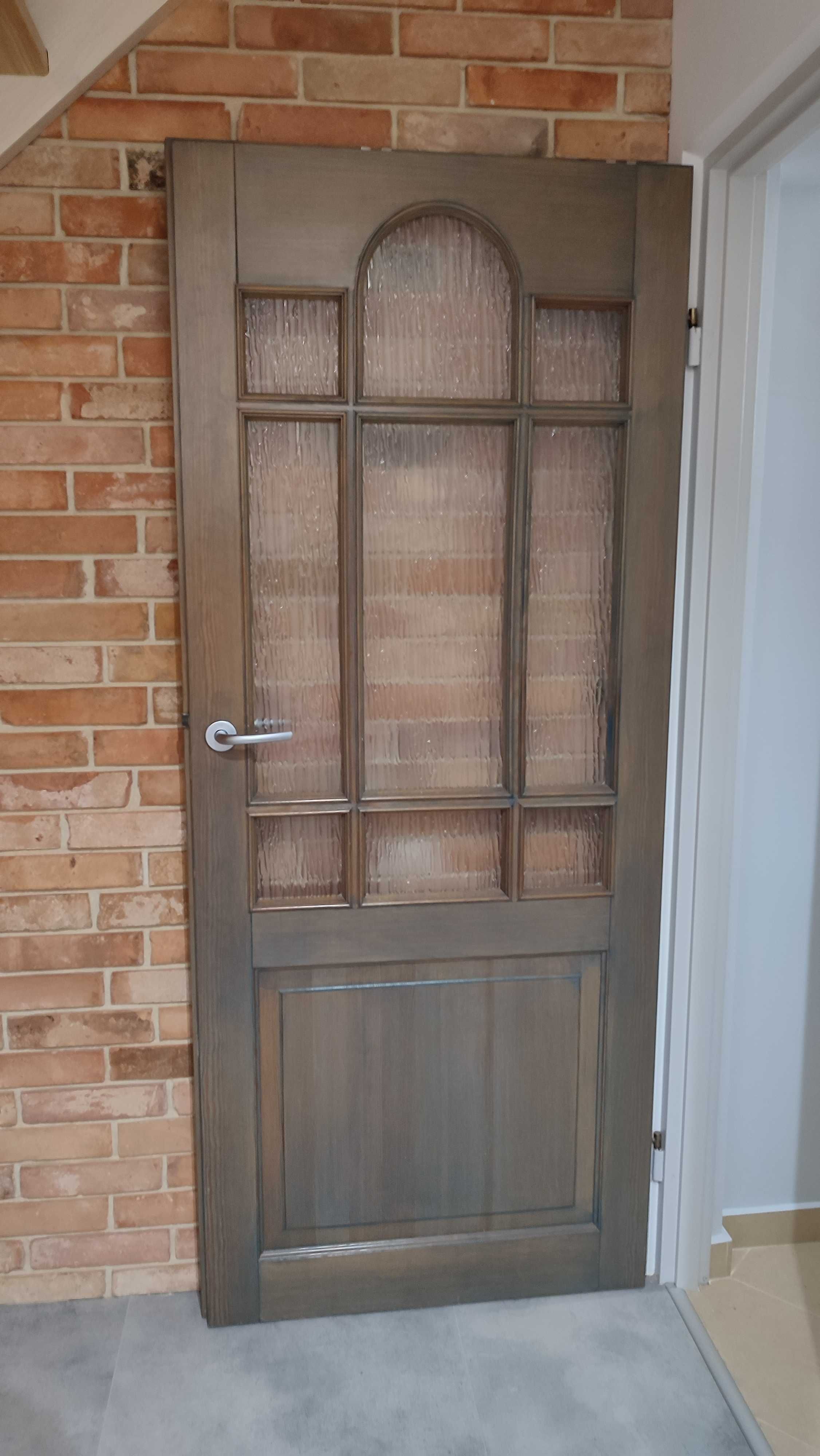 Drzwi drewniane wewnętrzne, solidne.