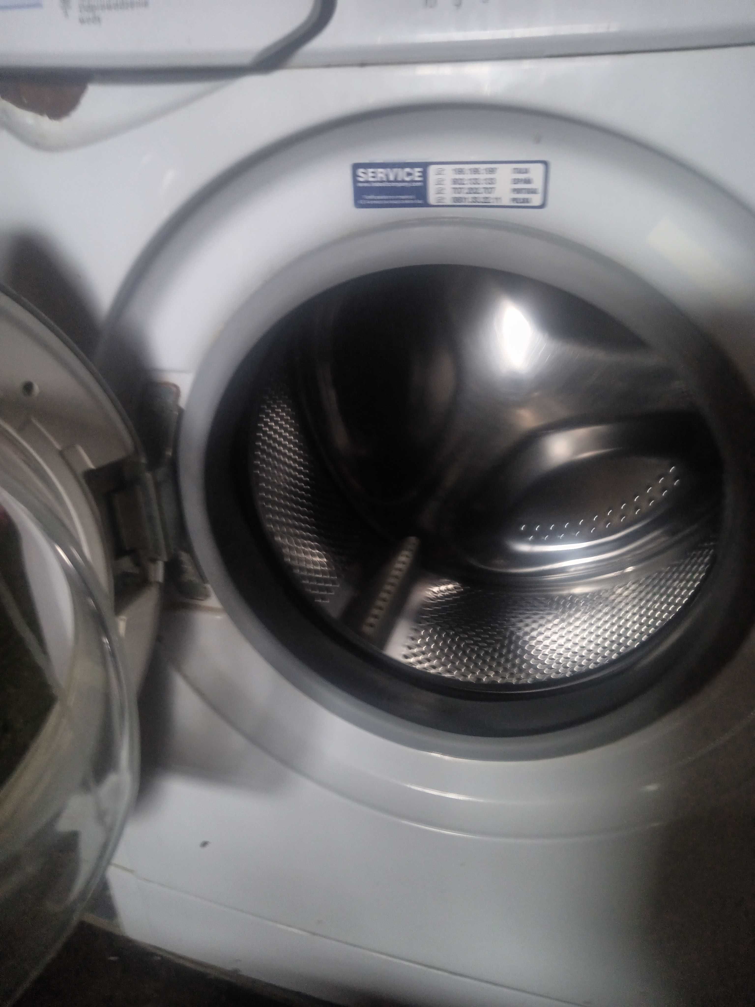 Sprzedam pralkę Indesit