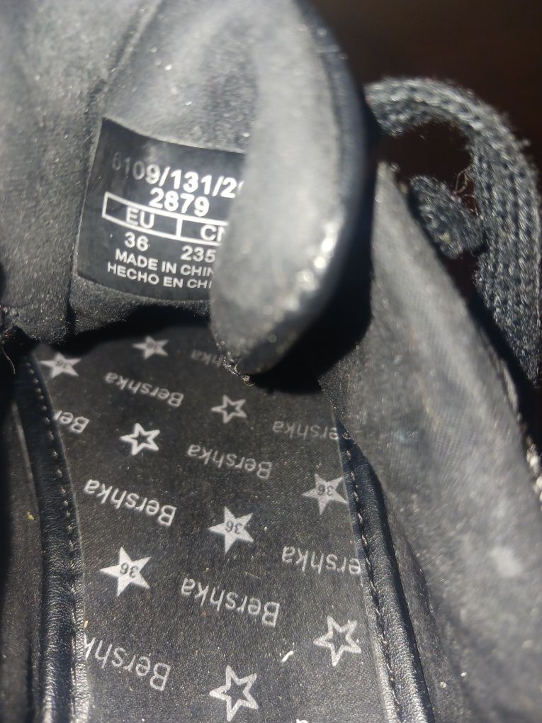 Sapatilhas cinza e preto Bershka, tamanho