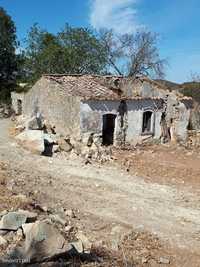 Terreno com ruína em Julião, Santa Catarina da Fonte do Bispo