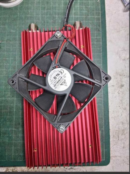 Amplificador linear BJ300 (10 e 11 metros)