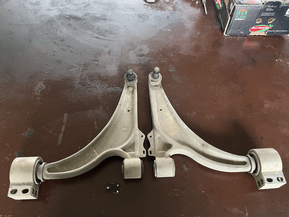 Важіль передній Opel Astra J 2011 рік