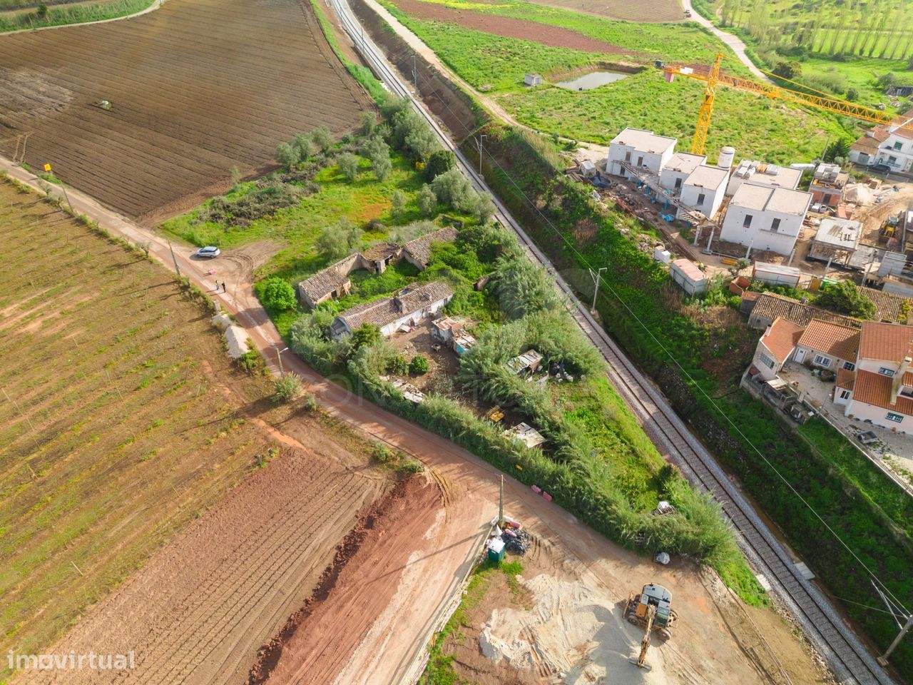 Moradia para reabilitação total com vista para o Castelo de Óbidos
