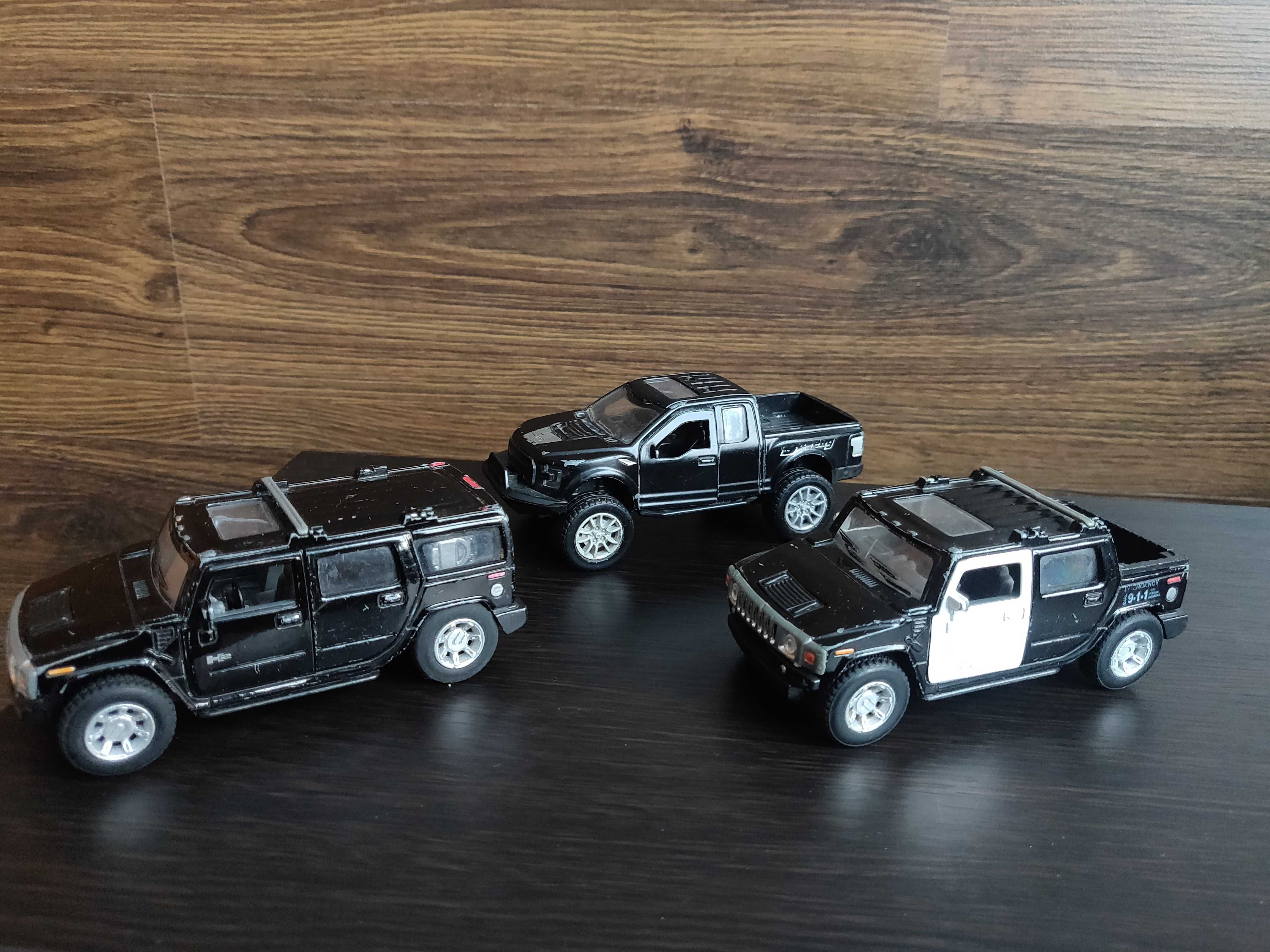Машинки металлические Hummer H2 SUV 2005, 2008 1:40 Kinsmart черный