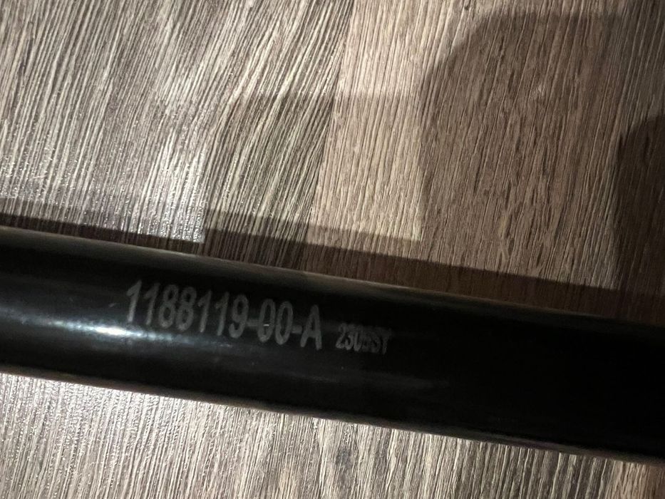 Полуось передняя правая Tesla Model Y 1188119-00-A в наявності