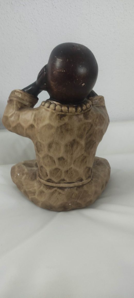 Buda decorativo em cerâmica