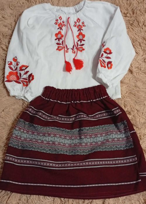 Вишиванка, український костюм на дівчинку